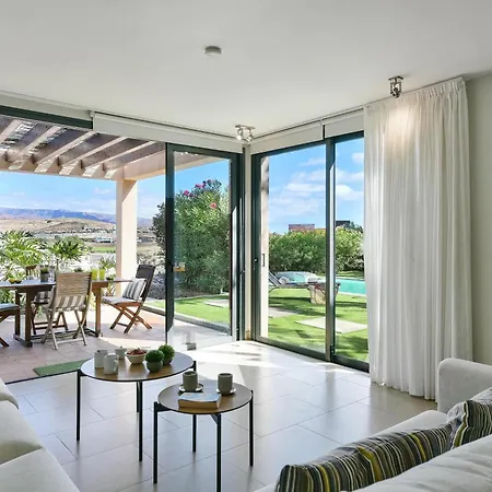 ヴィラ Salobre Terraza Dos Luxury Retreat In Gran Canaria Private Outdoor Heatable Pool Bbq Facilities Shaded Outdoor Dining Area Salobre, ラスパルマス・デ・グランカナリア